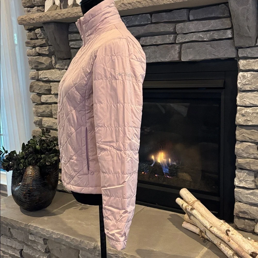 Columbia Puffer jacket/coat,zipper hip pockets,full zip,high neck, lightweight